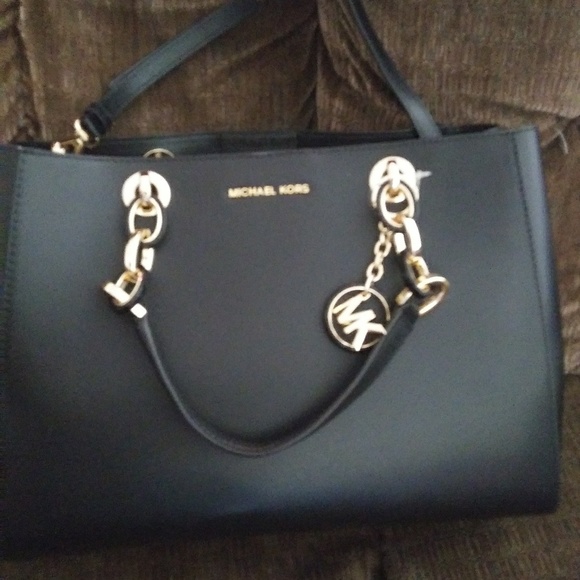 Michael Kors Handbags - Brand New Michael Kors Purse